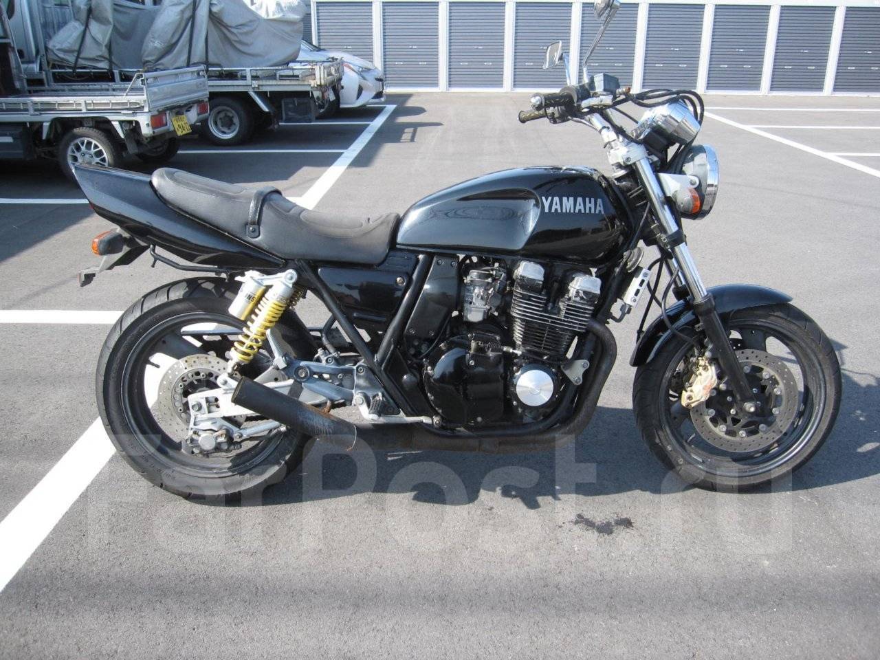 Yamaha XJR И девушка