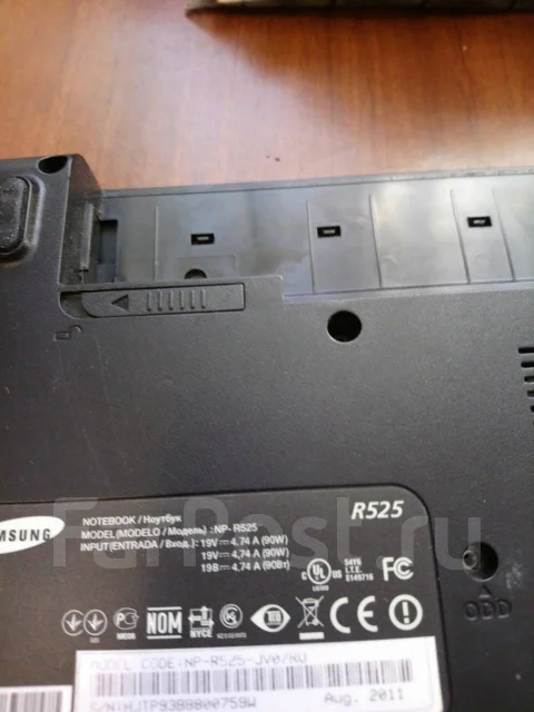 Samsung R525. WiFi: 1, Bluetooth: 1 ����