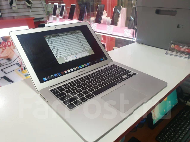 Apple MacBook Air 13 2015 Early MJVE2. 13.3", 1,6����, ��� 8 ��, ���� 128���, WiFi: 1, Bluetooth: 1, ����������� �� 12��. ����