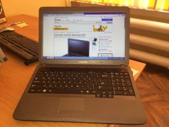 Samsung R525. 15.6", 2 400����, ��� 3072 ��, ���� 250���, WiFi: 1, Bluetooth: 1, ����������� �� 3��. ����