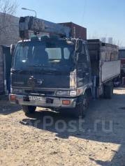 Водитель автомобиля манипулятор