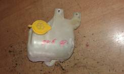 Бачок стеклоомывателя. Subaru Forester, SF5, SF9 Subaru Legacy, BD2, BD3, BD4, BD5, BD9, BE5, BE9, BEE, BG2, BG3, BG4, BG5, BG7, BG9, BGA, BGB, BGC, B...