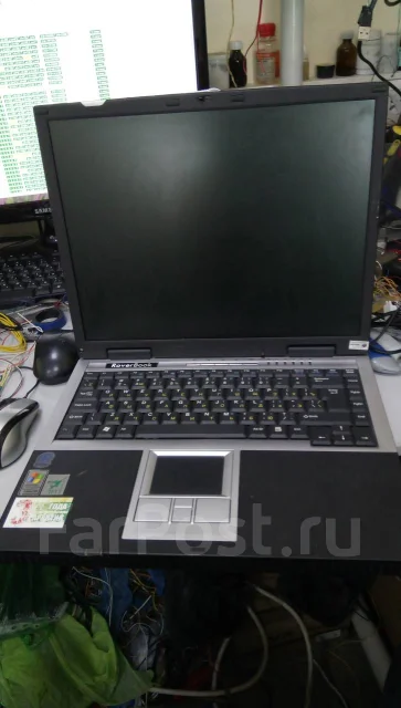 Roverbook Navigator. 15", ��� 256 �� � ������ ����