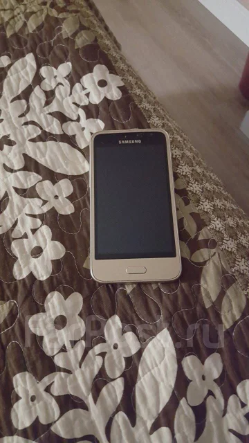 Samsung Galaxy J1 2016. �/�, �������, 3G, 4G LTE, Dual-SIM ����