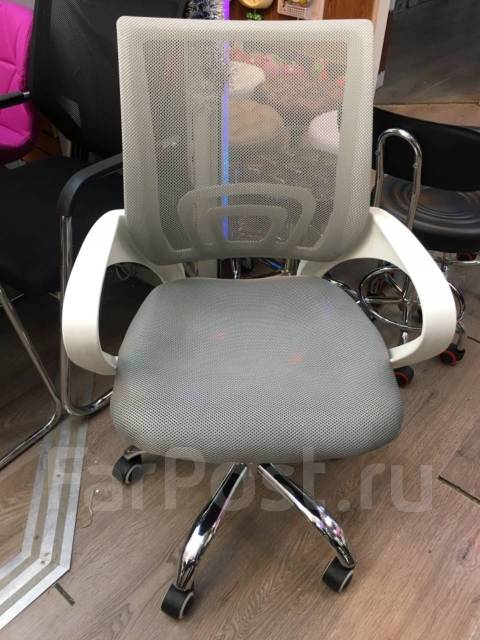 Кресло офисное сетка, новый, в наличии. Цена: 3 500₽ во Владивостоке