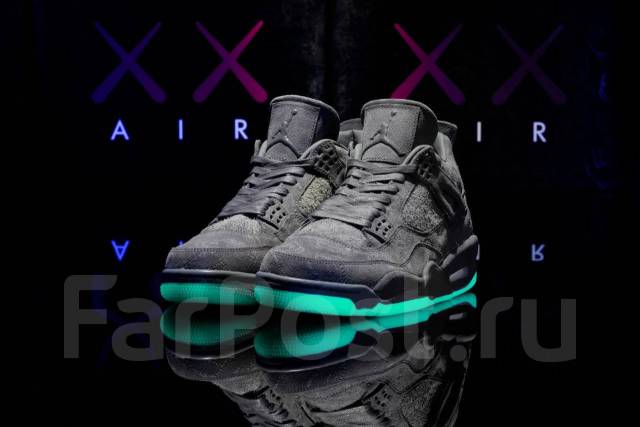 Nike air jordan store retro 4 kaws