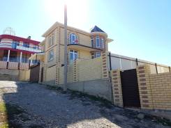 Продается дом в Супсехе 250 кв. м. на 5 сотках. Вид на город и море в Анапе Продается дом в Супсехе 250 кв. м. на 5 сотках. Вид на город и море. Улица Фрунзе 44, р-н Супсех, площадь дома 250,0 кв. м., централизованный водопров...