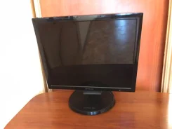 Samsung. 19", ���������� �� (LCD)