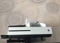 Microsoft Xbox One S ����