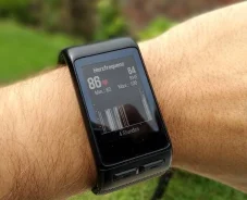Garmin Vivoactive HR. GPS, IP68 ����