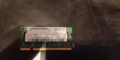 SO-DIMM DDR2.
