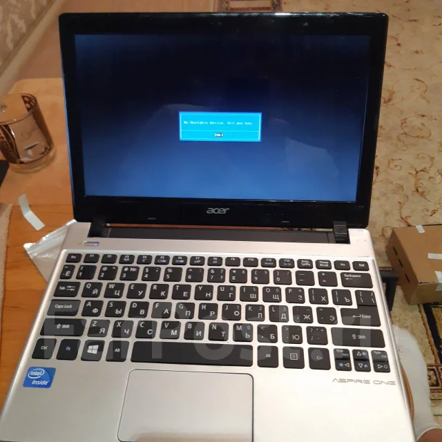Acer Aspire One 756. 11.5", 1 500����, ��� 2048 ��, ���� 500���, WiFi: 1, ����������� �� 3��. ����