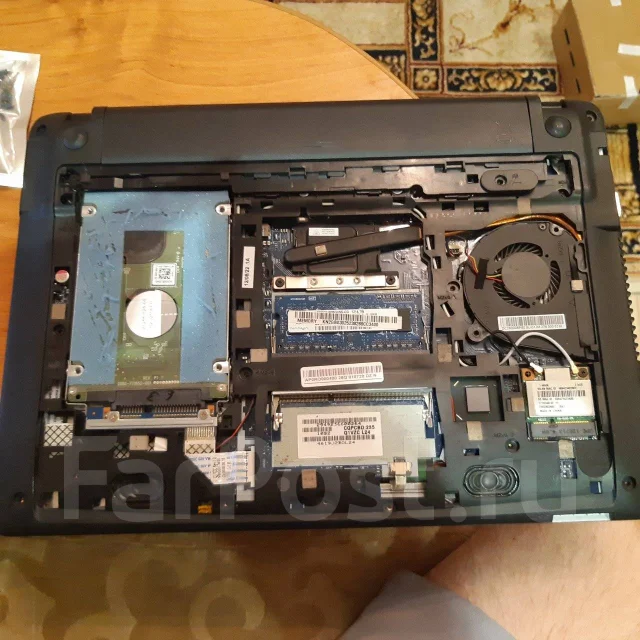Acer Aspire One 756. 11.5", 1 500����, ��� 2048 ��, ���� 500���, WiFi: 1, ����������� �� 3��. ����