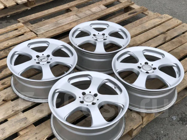 RAYS Versus Stivale. 7.0x17", 4x100, ET32, �� 65���. ����