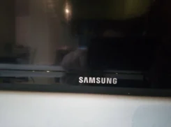 Samsung UE32D4000. ������