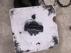 Замок капота. Toyota Land Cruiser, FZJ100, FZJ105, GRJ200, HDJ100, HDJ100L, HDJ101K, HZJ105, HZJ105L, J100, J200, URJ200, URJ202, URJ202W, UZJ100, UZJ...