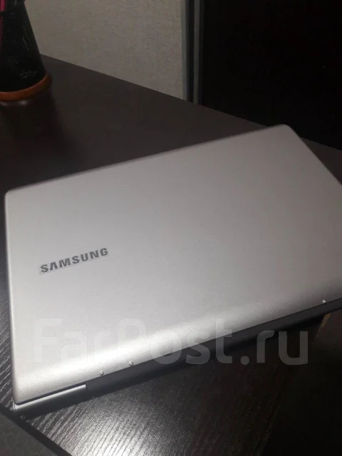 Samsung 530U3C. 13.3", 1,7����, ��� 4 ��, ���� 500���, WiFi: 1, Bluetooth: 1 ����