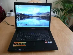 Samsung R60 Plus. 15", 1,6����, ��� 2048 ��, ���� 160���, WiFi, Bluetooth ����