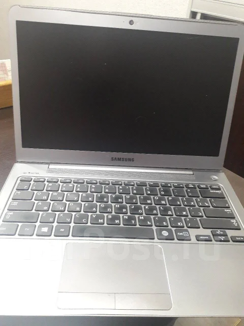 Samsung 530U3C. 13.3", 1,7����, ��� 4 ��, ���� 500���, WiFi: 1, Bluetooth: 1 ����