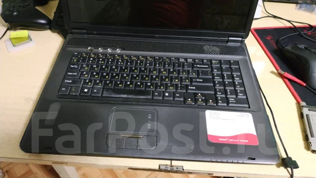 Roverbook. 17", 2 000����, ��� 4 ��, ���� 320���, WiFi: 1, Bluetooth: 1, ����������� �� 1��. ����