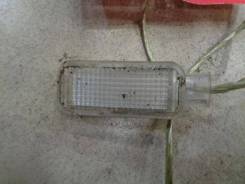 Плафон салонный освещения бардачка Audi A4 B5 1994-2001 Номер OEM 3B0947415B