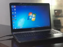 Asus K70IJ. 15.6", 2 200����, ��� 4 ��, ���� 500���, WiFi: 1, Bluetooth: 1, ����������� �� 1��. ����
