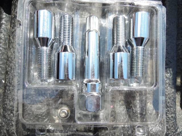 Болты секретки. новые. M12*1.5, новый, в наличии. Цена: 500₽ во ...