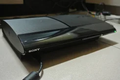 Sony PlayStation 3 Super Slim ����