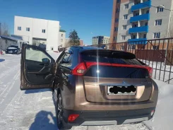 Mitsubishi Eclipse Cross ����