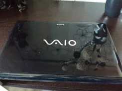 Sony VAIO PCG-71211V. 15.5", 2,5����, ��� 4 ��, ���� 500���, WiFi: 1, Bluetooth: 1, ����������� �� 2��. ����
