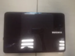 Samsung R540. 15.6", 2,7����, ��� 4 ��, ���� 500���, WiFi: 1, Bluetooth: 1, ����������� �� 3��. ����