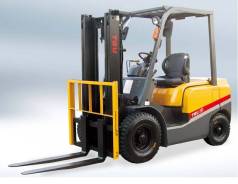 TEU. Вилочный погрузчик EFFO FD20T, 2 000 кг., Дизельный. Под заказ