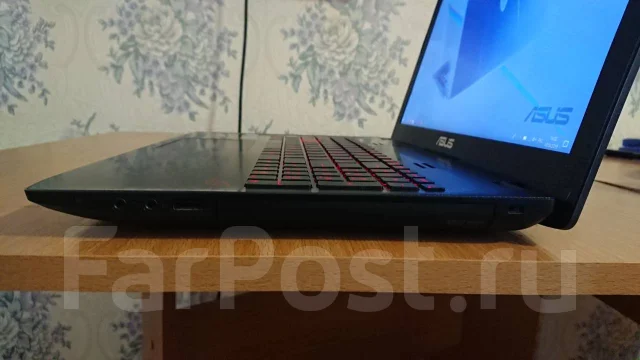 Asus ROG. 15.6", 2,3����, ��� 8 ��, ���� 1 000���, WiFi: 1, Bluetooth: 1, ����������� �� 6��. ����