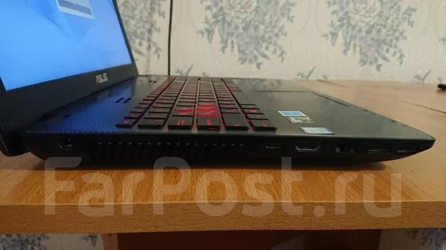 Asus ROG. 15.6", 2,3����, ��� 8 ��, ���� 1 000���, WiFi: 1, Bluetooth: 1, ����������� �� 6��. ����