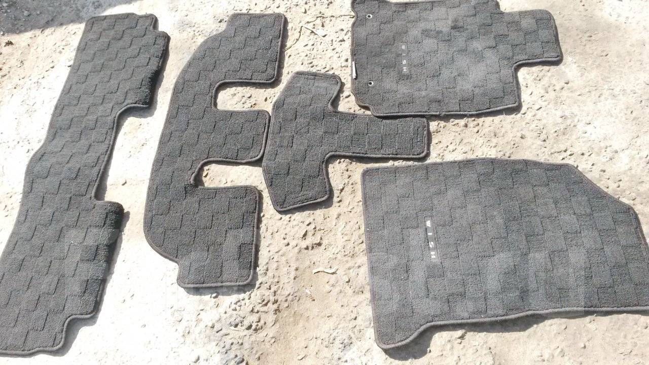 Коврик wish. Коврик в багажник тойота виш 2004. Toyota highlander u40 коврики. Toyota wish 20 багажник. Коврики тойота виш 2007.