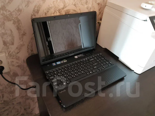 Sony VAIO. 15.6", 2,3����, ��� 4 ��, ���� 500���, WiFi: 1, Bluetooth: 1, ����������� �� 2��. ����