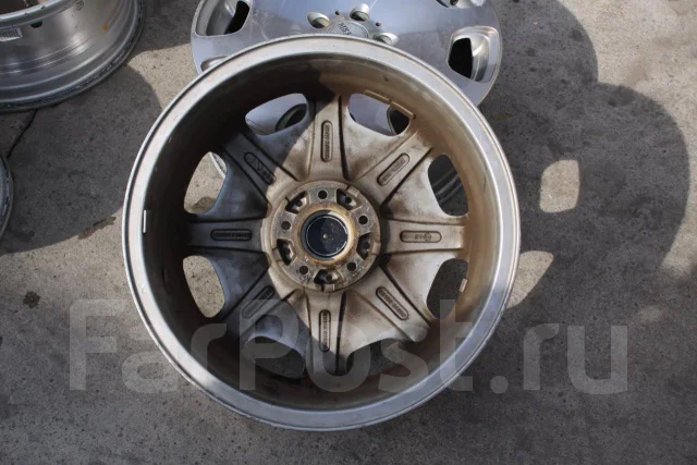 Cosmic. 7.0x18", 5x114.3, ET52, �� 72,8���. ����
