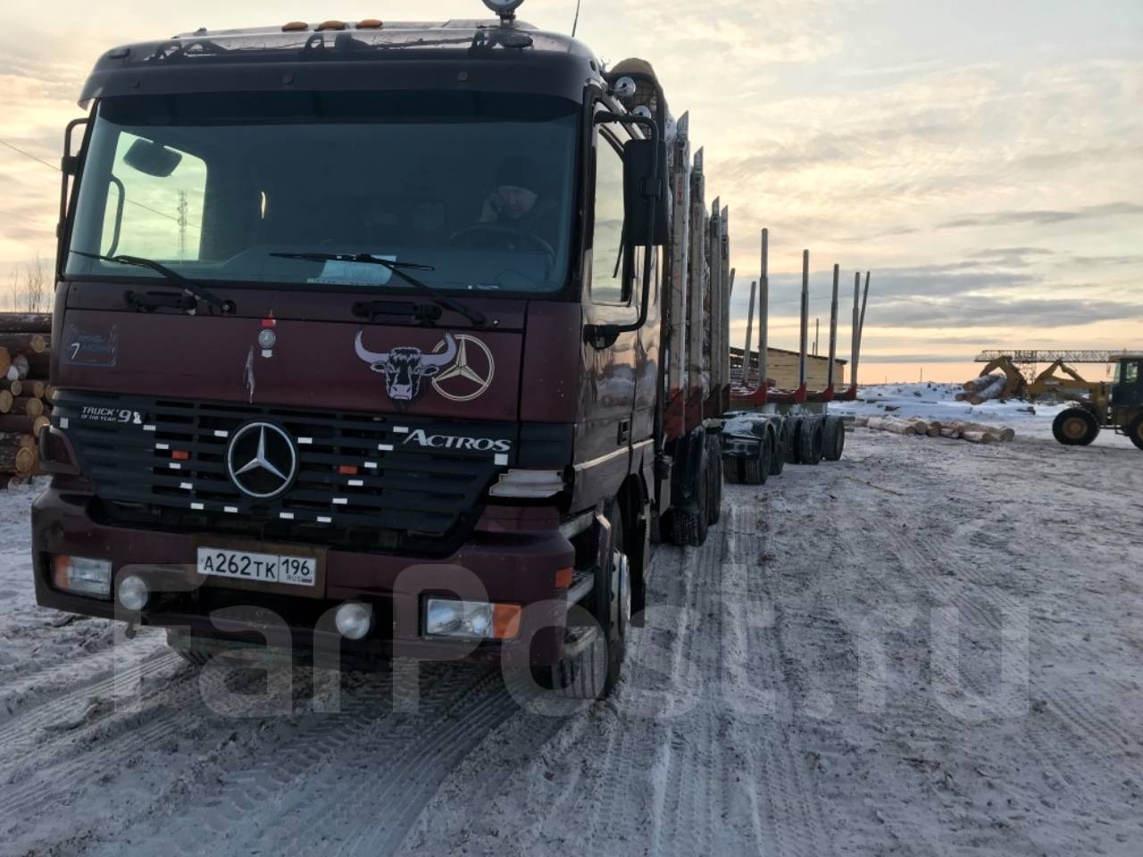 Грузовик Mercedes 3360 лесовоз