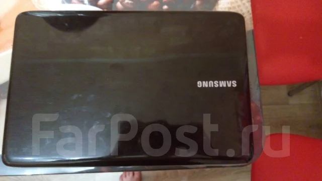 Samsung R528. 15.6", 2,2����, ��� 2048 ��, ���� 30���, WiFi: 1, Bluetooth: 1, ����������� �� 1��. ����