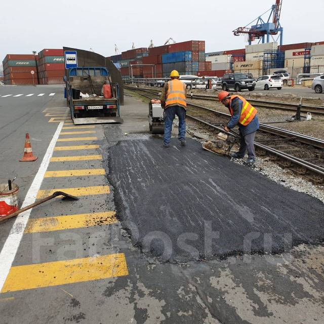 Асфальтирование. Асфальт. Резиновое покрытие. Выезд по краю ...