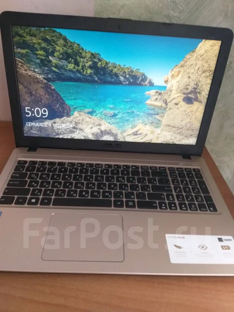 Asus VivoBook. 15.6", 1,1����, ��� 8 ��, ���� 1 000���, WiFi: 1, Bluetooth: 1, ����������� �� 9��. ����