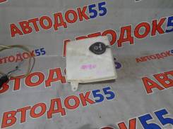 Бачок стеклоомывателя. Toyota Mark II, GX100, GX105, GX90, JZX100, JZX101, JZX105, JZX90, JZX91, JZX93, LX100, LX90, SX90, JZX90E, JZX91E, LX90Y Toyot...