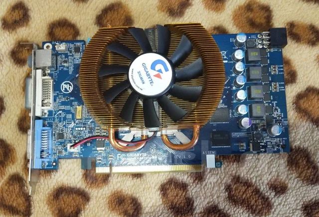 GeForce 8800 GT ����