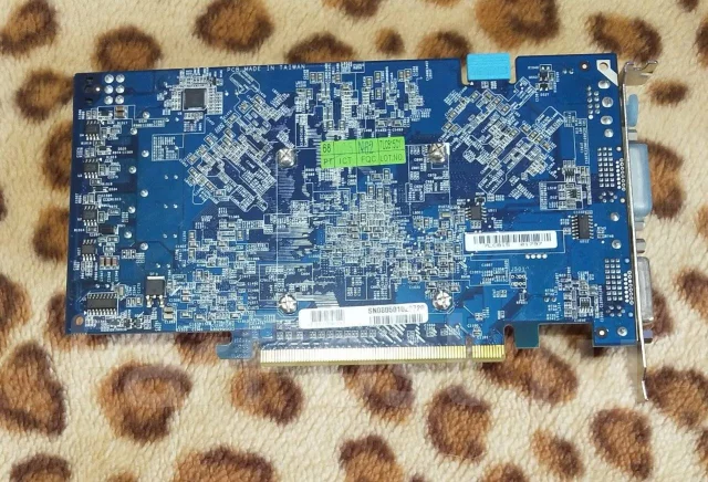 GeForce 8800 GT ����