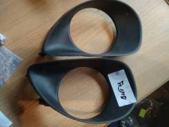 Накладка противотуманной фары. Toyota Yaris, KSP90, NCP91, NCP93, NLP91, ZSP90 Toyota Vitz Двигатели: 1KRFE, 1NDTV, 1NZFE, 2SZFE, 2ZRFE