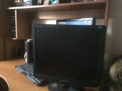 Samsung. 19", ���������� �� (LCD)