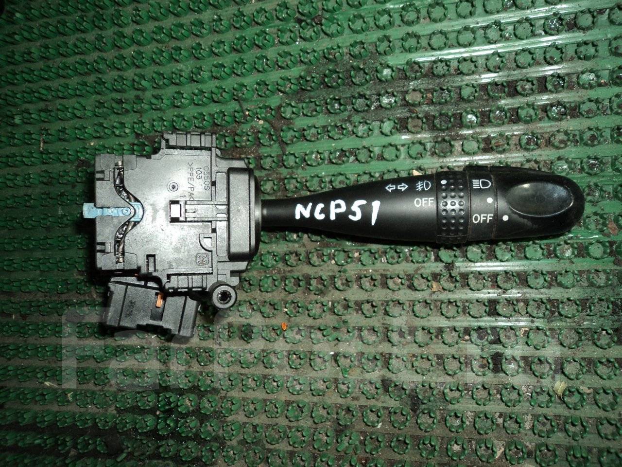 Как поменять подрулевой переключатель на тойота пробокс - 91 фото