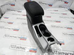 Подлокотник в сборе Mitsubishi Outlander CW5W в Новосибирске Подлокотник в сборе Mitsubishi Outlander CW5W