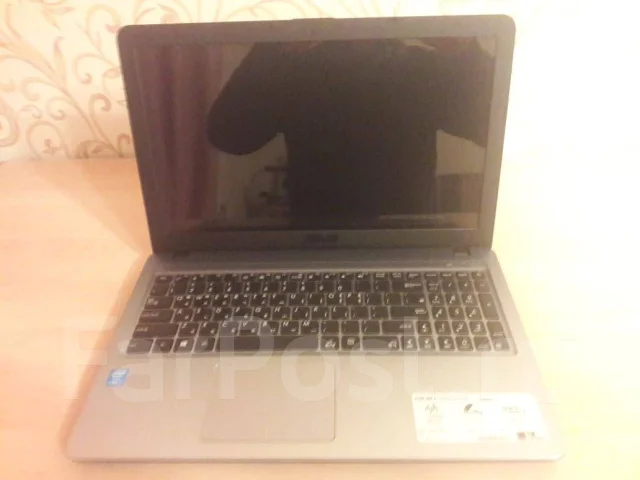 Asus X. 15.6", 2 000����, ��� 4 ��, ���� 500���, WiFi: 1, Bluetooth: 1, ����������� �� 3��. ����