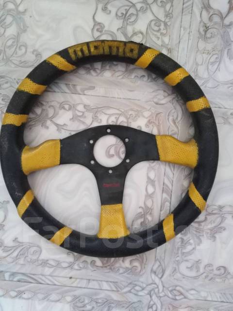 Автомобильный руль momo